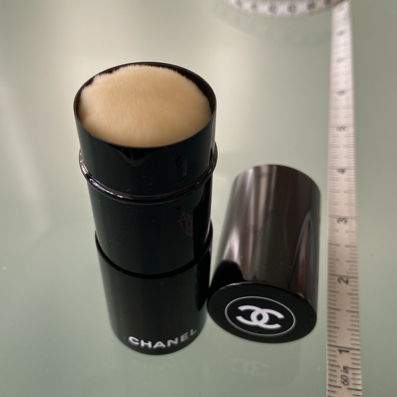 NEW Auth. CHANEL
LES PINCEAUX DE CHANEL
Retractable Kabuki Brush N°108 - Picture 6 of 8